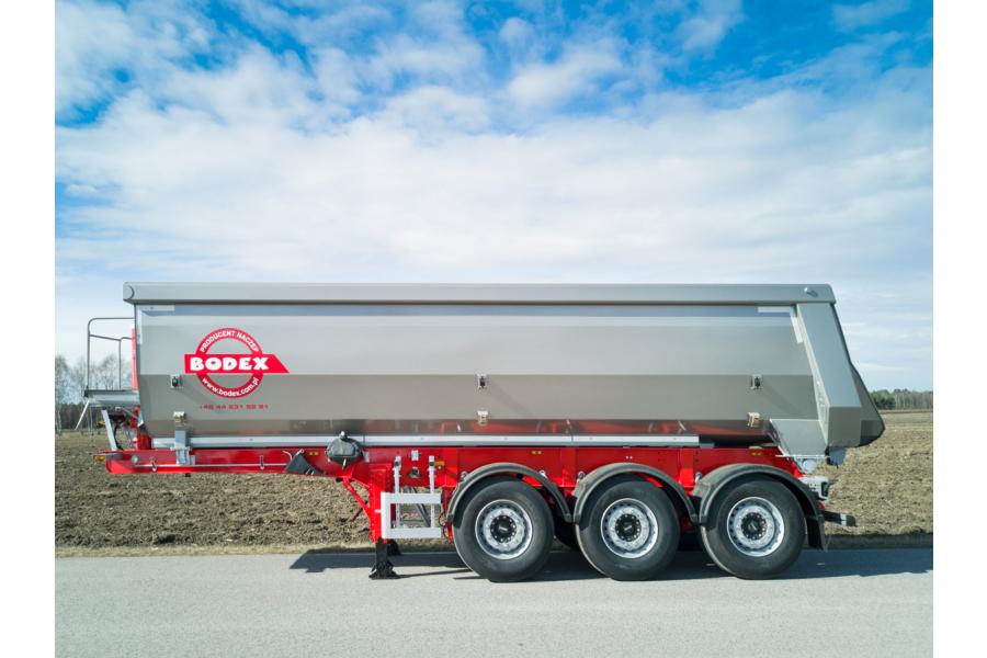 Łódka ze stali HARDOX® 450 lub 500 tuf