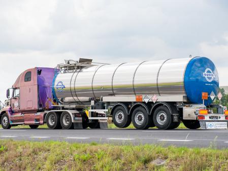 Naczepy cysterny spożywcze do mleka i wody | Producent BODEX