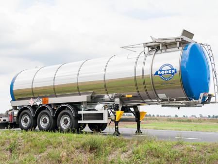 Naczepy cysterny spożywcze do mleka i wody | Producent BODEX